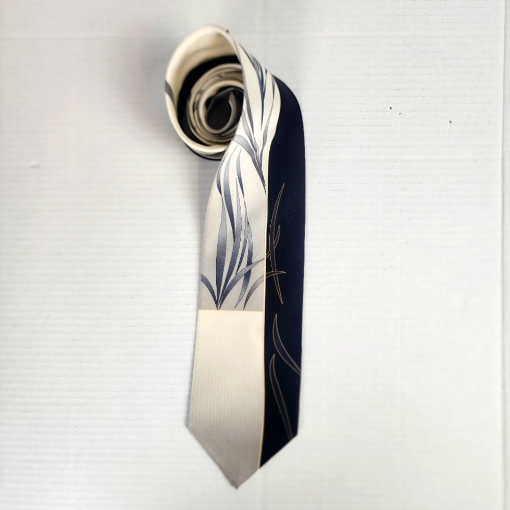 Di Miggio 100% Silk Handmade Elegant Black White Gray and Cream Tie